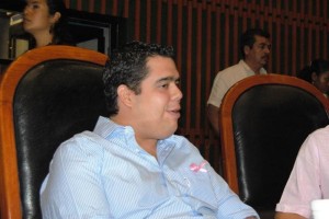 Dice que en caso de que resulte el candidato perredista en Acapulco, est� dispuesto a asumir el ries