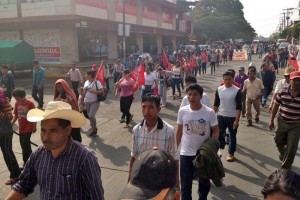Llega Caravana por la justicia a Juchitn, Oaxaca La caravana visitar la ciudad de Oaxaca y Puebla para llegar al DF el prximo 26 de enero para inst