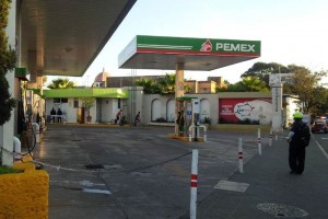 Liberan profesores gasolineras y caseta de peaje en Oaxaca Los maestros de la Seccin 22 del SNTE liberaron despus de las 5 de la tarde las gasolineras que to
