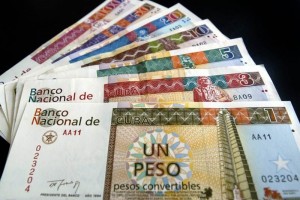 En Cuba existen actualmente dos monedas en circulaci�n: el peso cubano o CUP, 24 CUP equivalen a un 
