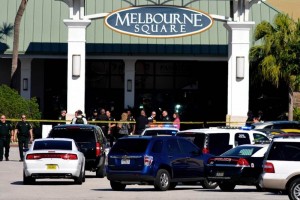 Un muerto y dos heridos tras balacera en Florida Imgenes de la televisin local mostraron la entrada del centro comercial y el estacionamiento cerra