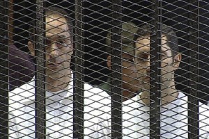 Fuentes judiciales aseguraron que Jamal y Al� Mubarak no ser�n liberados hasta que los fiscales revi