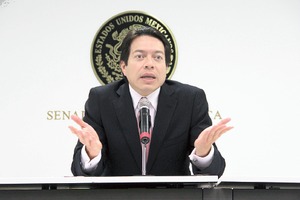 Delgado deja el PRD; se va a Morena