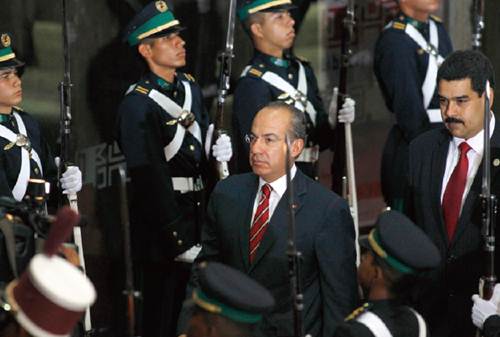 El entonces ministro de Exteriores, Nicol�s Maduro, recibi� al ahora ex presidente Felipe Calder�n e