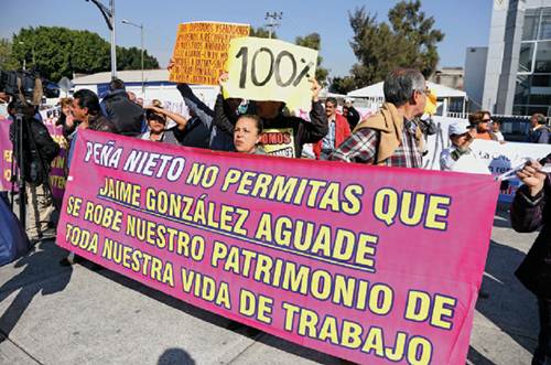 Defraudados por Ficrea protestaron afuera de San L�zaro cuando que se realizaba una reuni�n de Traba