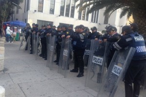 Granaderos resguardan alrededores de Monumento a Revolucin