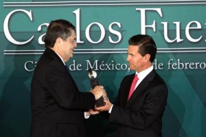 Entrega EPN premio Carlos Fuentes al escritor Sergio Ramrez La premiacin tuvo lugar en el Museo Nacional de Antropologa e Historia de la Ciudad de Mxico