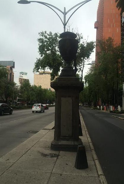 INAH tiene catalogado como monumentos hist�ricos las esculturas y jarrones ubicados en el tramo que 