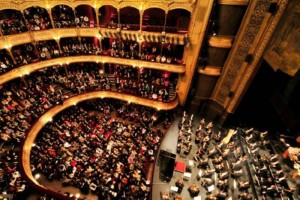 La Sinf�nica Nacional fue dirigida eficazmente por el hu�sped Iv�n L�pez Reynoso para deleite de m�s