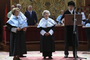 Poniatowska durante su investidura como doctora honoris causa por la Universidad Complutense de Madr