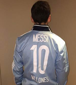 Messi celebra sus '10 millones' en Instagram Lionel Messi celebr por sus diez millones de seguidores en Instagram