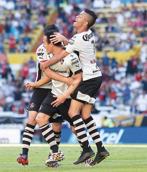 Atlas le echa una Atlas le echa una