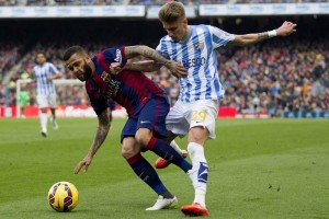 Una mala asistencia de Alves le cost� el partido al Barcelona en el minuto 7. 
