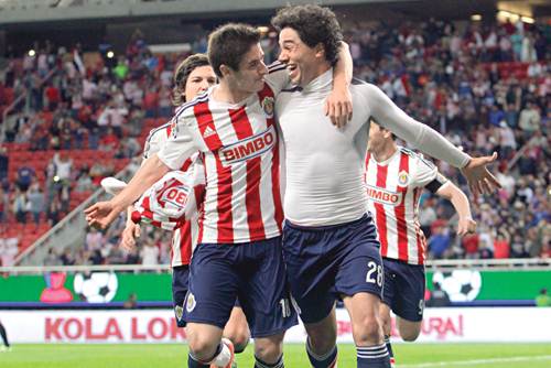 Pol�mica victoria de Chivas