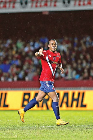 Tiburones Rojos se alejan de pol�mica con silbantes