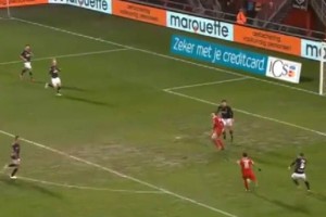 <b>Video</b> 'Tecatito' Corona anota en derrota del Twente Corona marc el empate parcial al minuto 28.