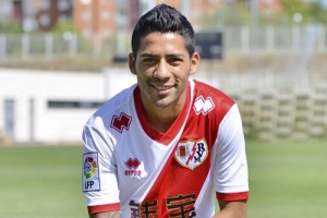 El mexicano durante su presentaci�n con el cuadro del Rayo Vallecano 