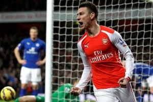 Laurent Koscielny marc� el primero de los Gunners. 