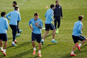 Los jugadores colchoneros siguen las instrucciones de Simeone