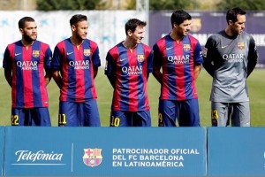 Los jugadores del cuadro catal�n se toman la foto con su nuevo sponsor para Am�rica Latina