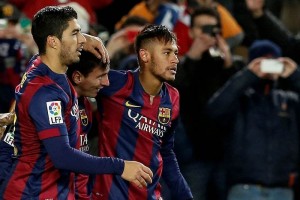Su�rez, Messi y Neymar celebran uno de los goles del Barcelona