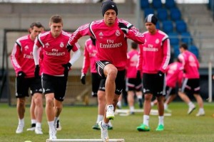 Javier H�rnadez y sus compa�eros se entrenan para la Liga de Espa�a