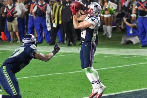 <b>NFL</B> Descartan conmocin de Julian Edelman Edelman no tuvo gran inconveniente pese al fuerte golpeo