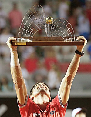 Ferrer gana en R�o y corre hacia Acapulco