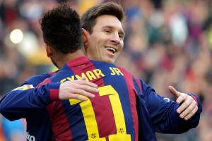 Adem�s del r�cord de asistencias, Messi se acerca a Cristiano Ronaldo por el 'Pichichi'.
