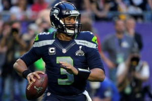 Wilson busca alguno de sus receptores dentro del partido