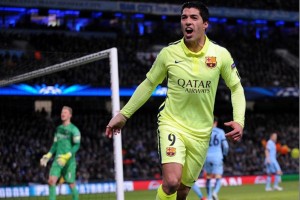 Luis Su�rez celebra su segunda anotaci�n ante Manchester City