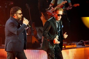 Emmanuel y Mijares derrochan romanticismo en Puebla Emmanuel y Mijares tomaron un momento para saludar al pblico y agradecerle por estar una vez ms en