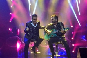 GIRA. Sobre la gira que realiza con Emmanuel, platic que va muy bien y seguirn abriendo fechas hasta que