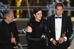 Snowden felicita a directora de Citizenfour Durante su discurso de agradecimiento, Laura Poitras advirti sobre la invasin de la privacidad