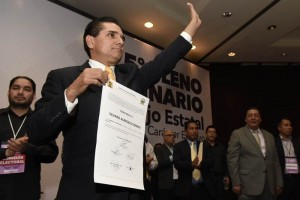 El Consejo Estatal del PRD en Michoac�n eligi� este domingo a Silvano Aureoles como su candidato