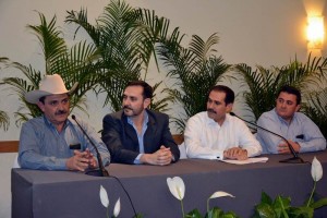 El gobernador Guillermo Padr�s junto con sus hermanos H�ctor, Miguel y Julio C�sar