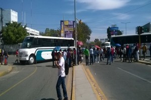 El bloqueo afect severamente el trnsito en la zona por ms de dos horas y los inconformes se apod