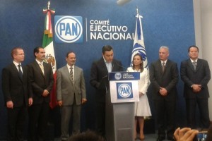 Aspecto de la presentaci�n de Camacho, acompa�ado por Madero, V�zquez Mota y gobernadores del albiaz