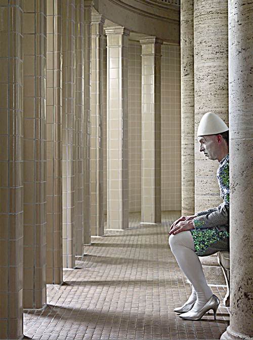 Arco Madrid apuesta por el conocedor joven Retrato de la serie Berln, de Erwin Olaf, de la galera Espacio Mnimo de Espaa.