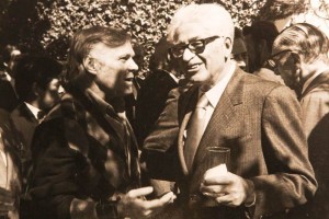 Los pintores Jos� Luis Cuevas y Ra�l Anguiano, en una de las c�lebres fiestas de cumplea�os de los P