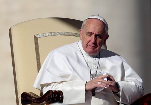 El Papa Francisco lament� hoy el fallecimiento de decenas de inmigrantes africanos