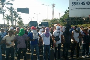 Los manifestantes piden la presencia del subsecretario de gobernacin para exigirle sus salarios y e