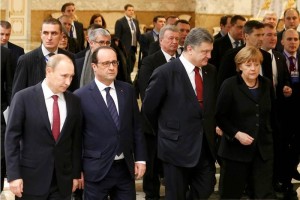 <b>Entrate:</b> Los 13 puntos del acuerdo de paz de Minsk El acuerdo de paz fue alcanzado por los presidentes de Ucrania, Petr Poroshenko; Rusia, Vladmir Pu