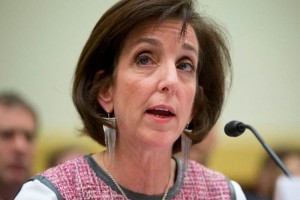 Jacobson tambi�n dijo que no hab�a planes para cerrar las emisoras de radio y televisi�n Mart�, fina