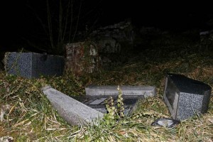 Centenares de tumbas jud�as fueron profanadas en un cementerio franc�s