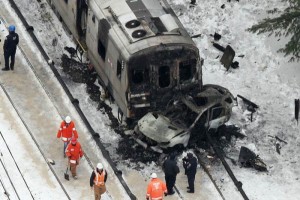 La conductora hab�a salido moment�neamente de su camioneta Mercedes despu�s de que las barreras de s