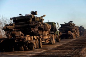 Kiev duda que prorrusos retiren armamento pesado Los separatistas dijeron que las armas iban en camino desde Donetsk hacia Amvrosiyvka, una localida