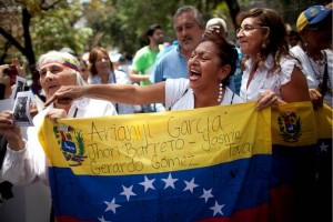 Cientos protestan en Venezuela por asesinato de nio Desde muy temprano el Ejrcito y la Guardia Nacional -la polica militar- removieron escombros y bar