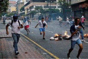 Venezuela: Choques entre polica y opositores dejan 8 heridos Soldados de la Guardia Nacional y policas lanzaron gases lacrimgenos contra jvenes manifestantes