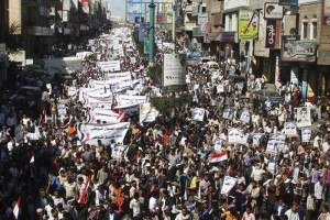 Miles de personas se manifiestan contra el movimiento rebelde chi� de los hut�es durante el cuarto a